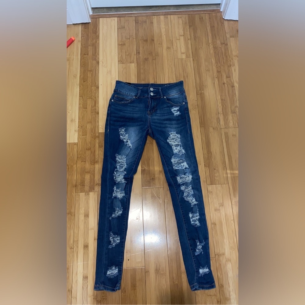 Distressed/Ripped Jeans